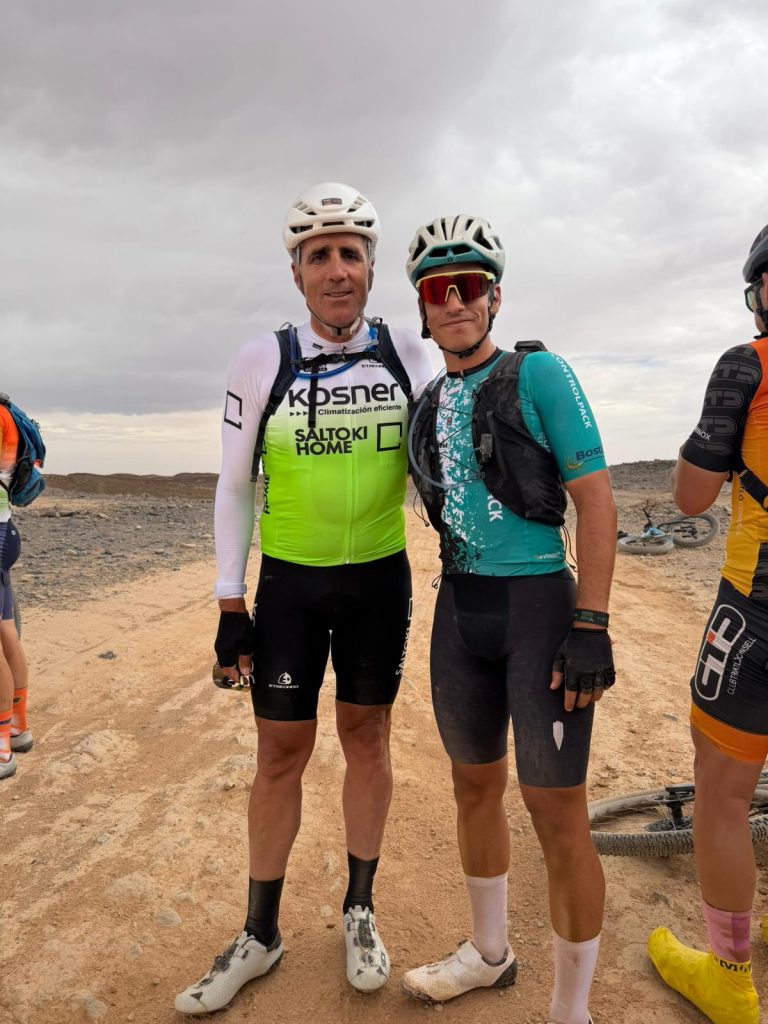 Titan Desert 2026 Carlos Galan con Miguel Indurain
